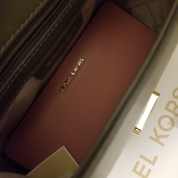 New Michael Kors Ava Bag - Picture 8 of 8